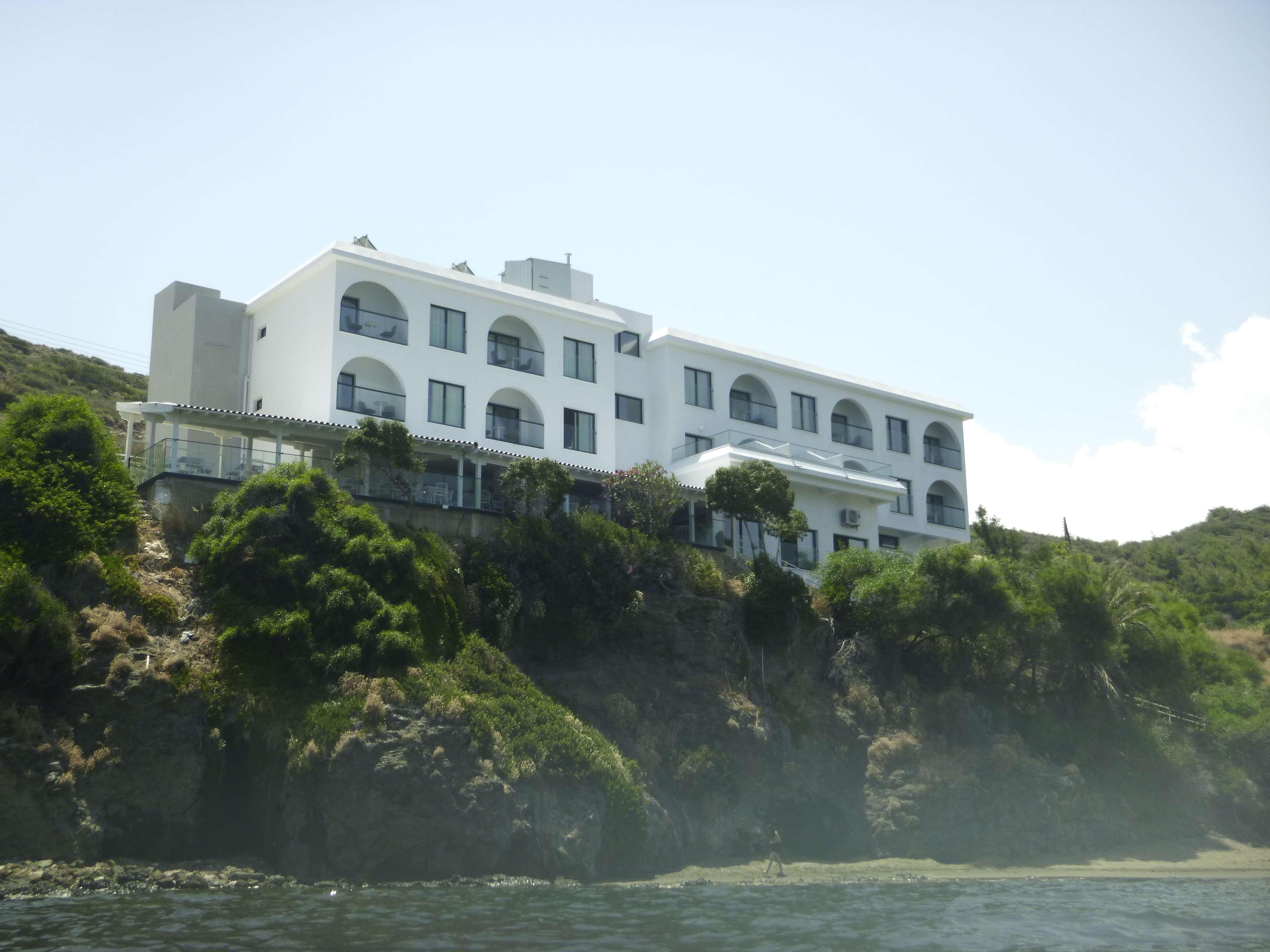 E.J. Pyrgos Bay Hotel Luaran gambar
